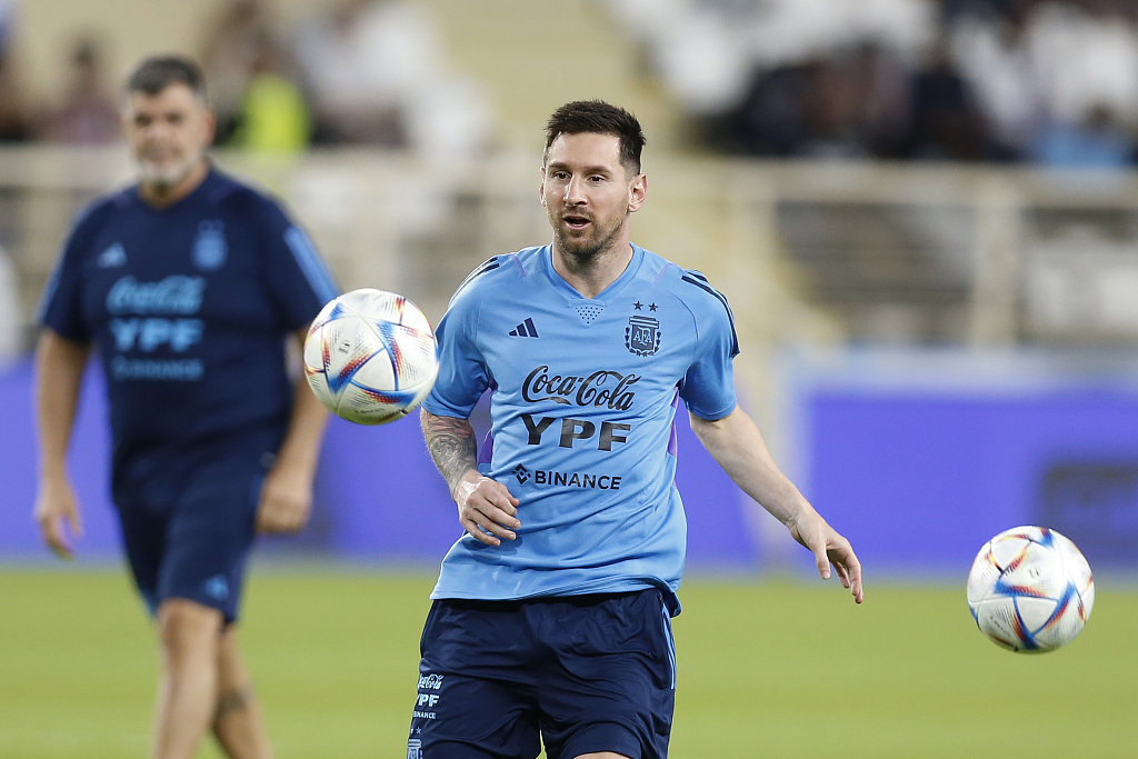 Lionel Messi (C) of Argentina during team practice at Al Nahyan Stadium in Abu Dhabi, UAE, November 14, 2022. /CFP