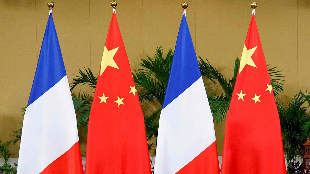 The national flags of China and France are seen at the venue where Chinese President Xi Jinping meets with French President Emmanuel Macron in Bali, Indonesia, on November 15, 2022. /CFP