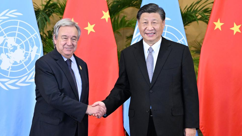 Chinese President Xi Jinping (R) meets with UN Secretary-General Antonio Guterres in Bali, Indonesia, November 16, 2022. /Xinhua