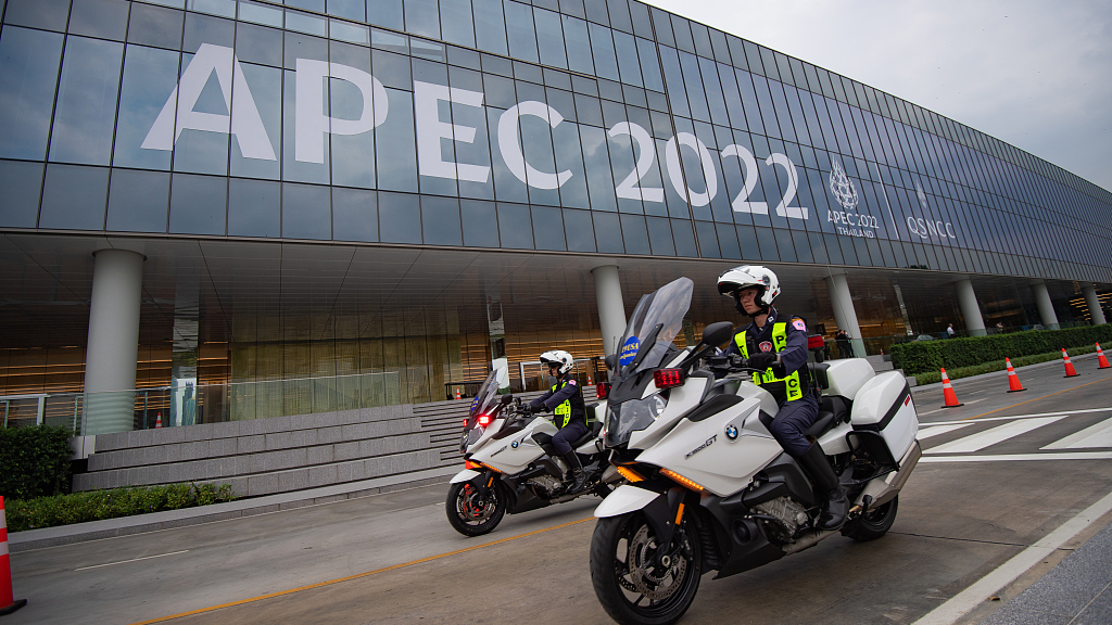 Police officers with their vehicles take part in a simulation rehearsal leading the convoy of APEC Summit outside the Queen Sirikit National Convention Center in Bangkok, Thailand, November 6, 2022. /CFP