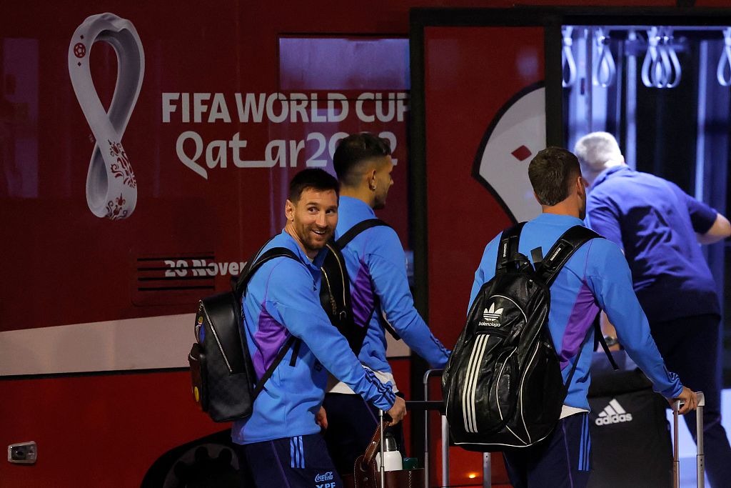 Argentina's forward Lionel Messi and teammates arrive at the Hamad International Airport in Doha, Qatar, November 17, 2022. /CFP