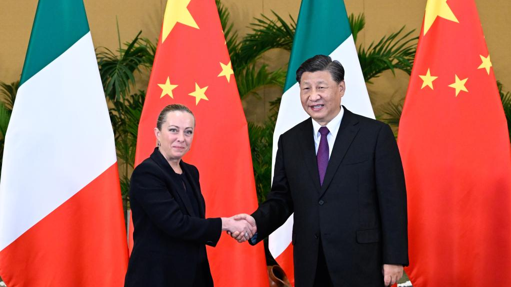 Chinese President Xi Jinping (R) meets with Italian Prime Minister Giorgia Meloni in Bali, Indonesia, November 16, 2022. /Xinhua