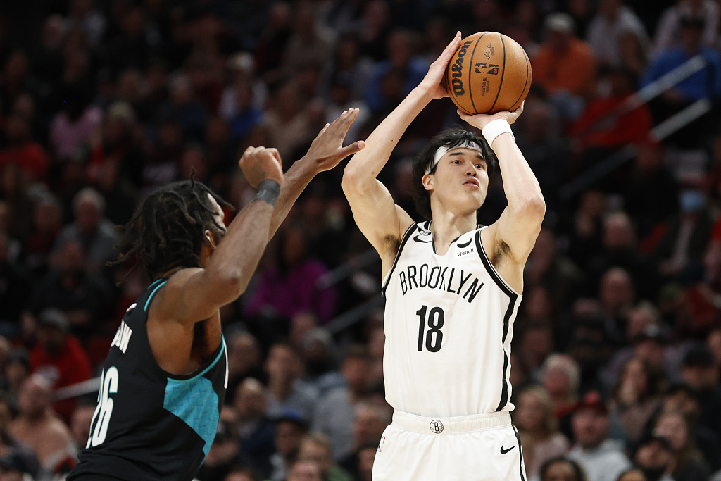 Yuta Watanabe (#18) of the Brooklyn Nets shoots in the game against the Portland Trail Blazers at Moda Center in Portland, Oregon, November 17, 2022. /CFP