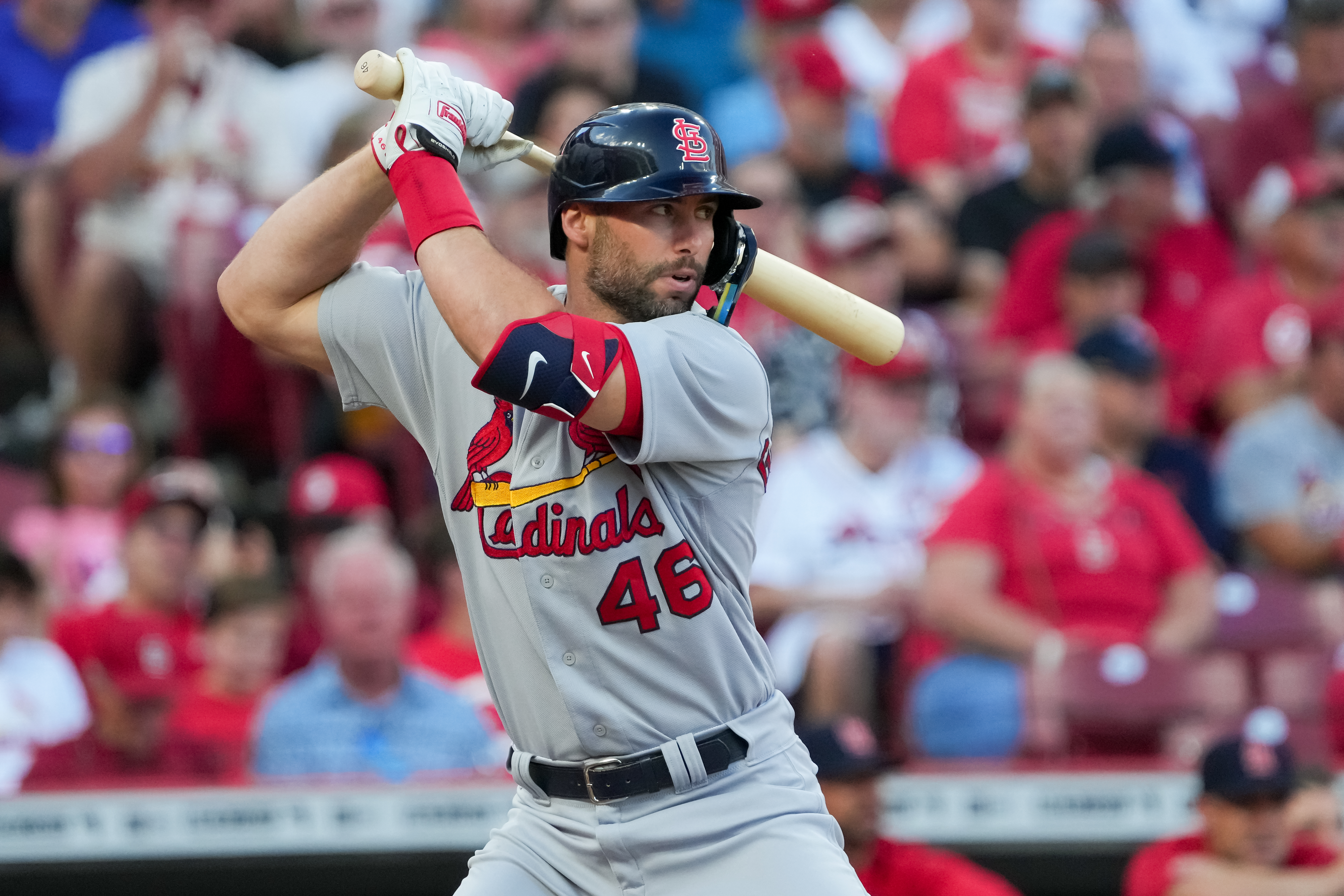 Paul Goldschmidt of the St. Louis Cardinals hits during the first inning in the game against the Cincinnati Reds at Great American Ball Park in Cincinnati, Ohio, August 31, 2022. /CFP 