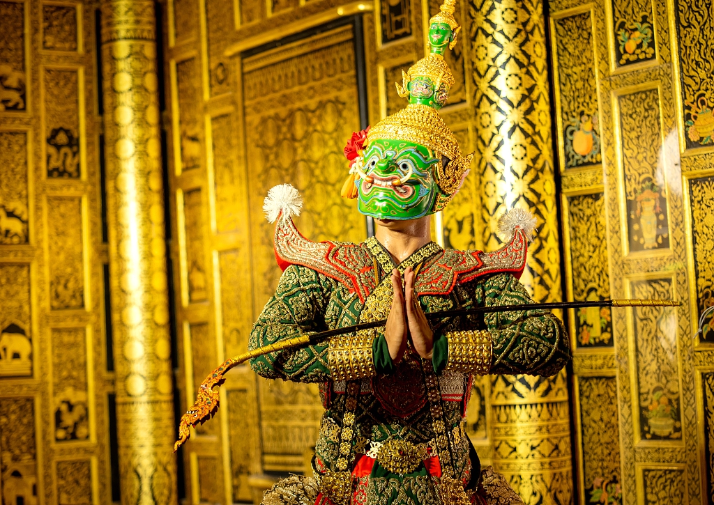 A performer stages the Khon dance, a traditional Thai dramatic art. /CFP