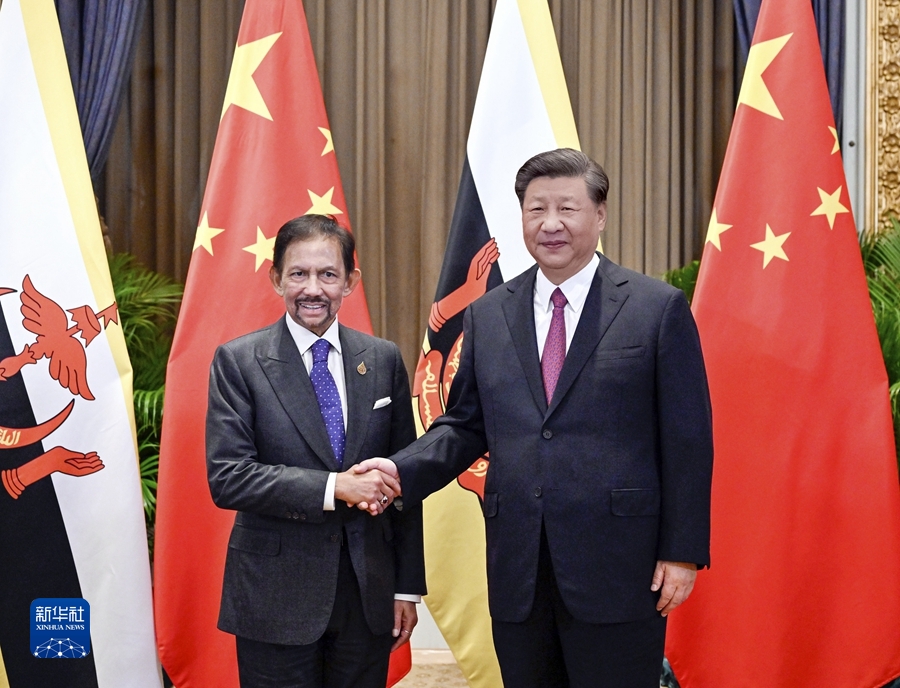 Chinese President Xi Jinping meets with Sultan Hassanal Bolkiah of Brunei Darussalam in Bangkok, Thailand, November 18, 2022. /Xinhua