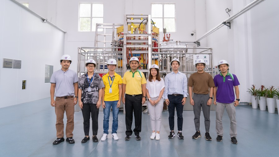 Scientists and engineers from Thailand pose for a photo in front of the Thailand Tokamak 1 (TT-1) machine in Hefei City, east China's Anhui Province, August 24, 2022. /Xinhua