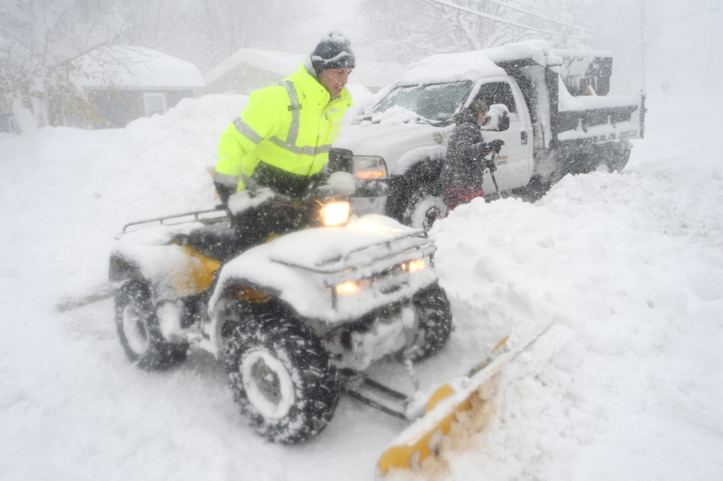 Greg Mitri helps dig out a plow after an intense lake-effect snowstorm impacted the area in Hamburg, New York, November 18, 2022. /CFP
