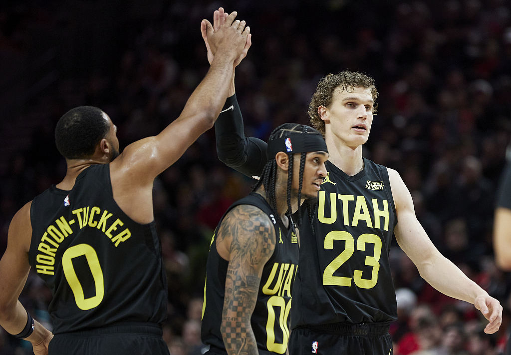 Players of the Utah Jazz look on in the game against the Portland Trail Blazers at Moda Center in Portland, Oregon, November 19, 2022. /CFP
