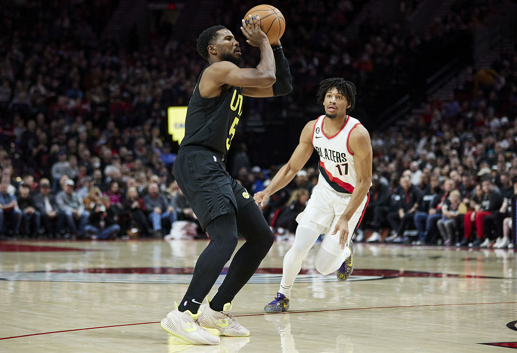 Malik Beasley (#5) of the Itah Jazz shoots in the game against the Portland Trail Blazers at Moda Center in Portland, Oregon, November 19, 2022. /CFP