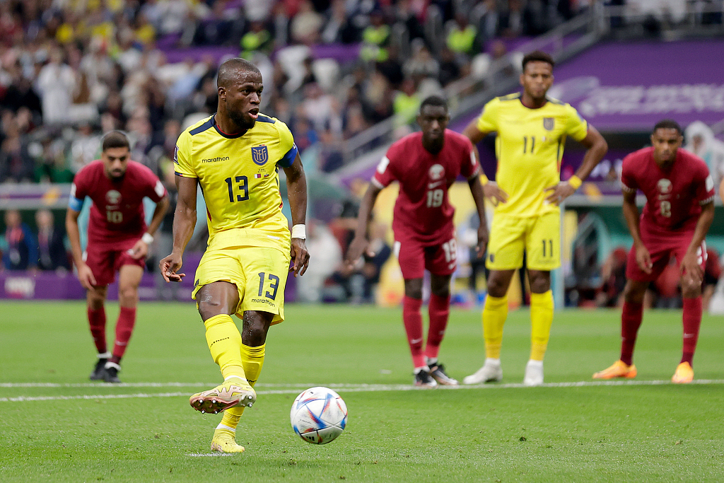 Enner Valencia (#13) of Ecuador scores a penalty in the FIFA World Cup game against Qatar at Al Bayt Stadium in Qatar, November 20, 2022. /CFP