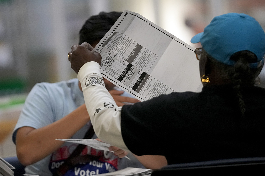 Election workers process ballots at the Clark County Election Department in Las Vegas, Nevada, U.S., Nov. 10, 2022. /CFP