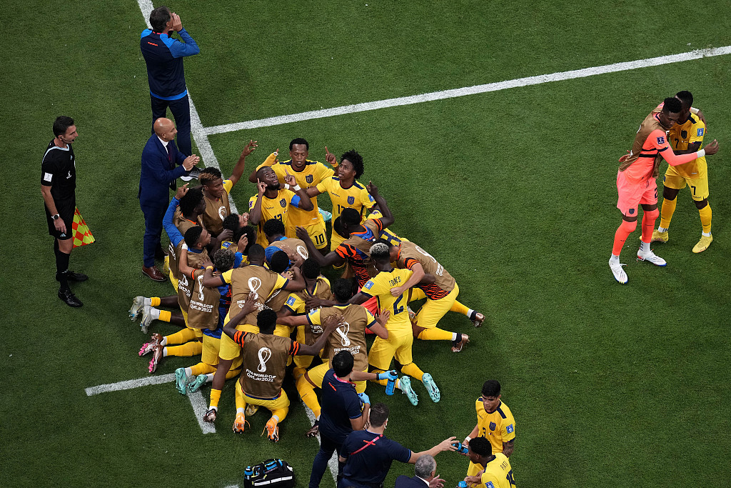 Ecuador players celebrate during their World Cup clash at the Al Bayt Stadium in Al Khor, Qatar, November 20, 2022. /CFP
