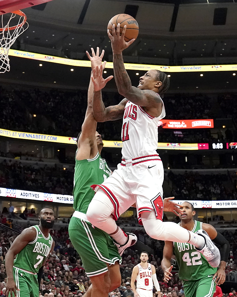 DeMar DeRozan (#11) of the Chicago Bulls drives toward the rim in the game against the Boston Celtics at United Center in Chicago, Illinois, November 21, 2022. /CFP