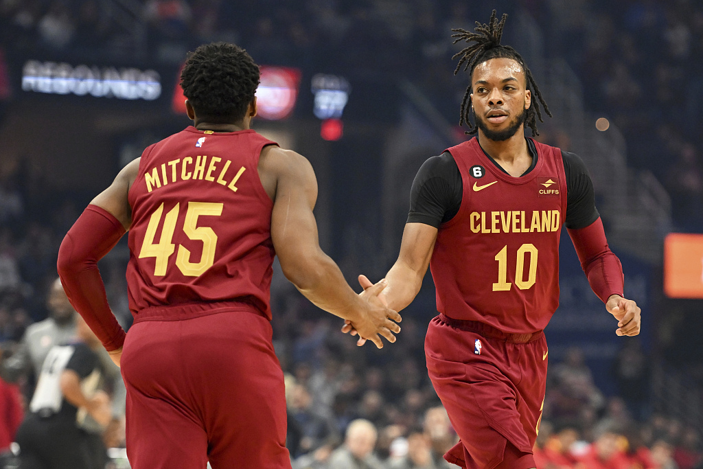 Donovan Mitchell (#45) and Darius Garland of the Celveland Cavaliers look on in the game against the Atlanta Hawks at Rocket Mortage Fieldhouse in Cleveland, Ohio, November 21, 2022. /CFP