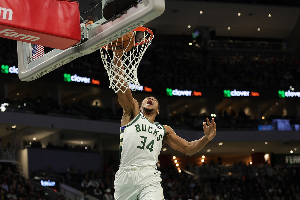Giannis Antetokounmpo of the Milwaukee Bucks dunks in the game against the Portland Trail Blazers at Fiserv Forum in Milwaukee, Wisconsin, November 21, 2022. /CFP