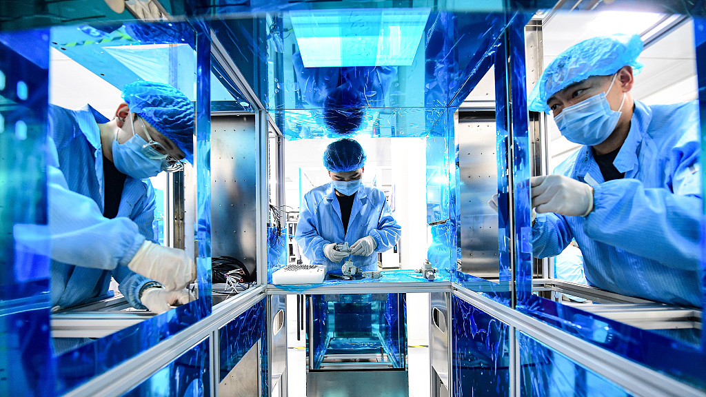 Technical personnels work at the semiconductor manufacturing company Shenyang Xinda Equipment Mfg Co. Ltd., in Shenyang, northeast China's Liaoning Province, June 23, 2022. /CFP