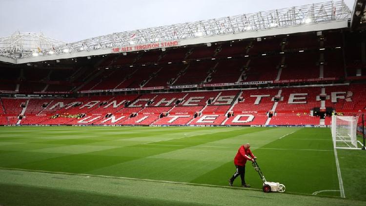 Manchester United shares jump as owners consider selling club