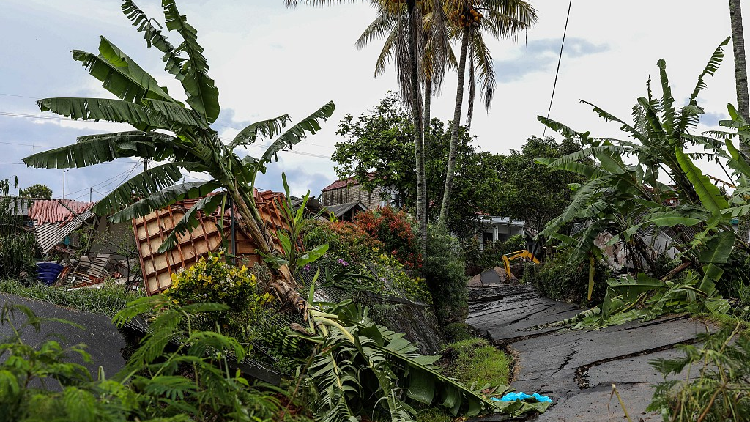 Asia News Wrap: Devastating quake kills 272 in Indonesia, and more - Vimarsana News