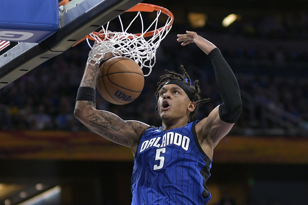 Paolo Banchero of the Orlando Magic dunks in the game against the Golden State Warriors at Amway Center in Orlando, Florida, November 3, 2022. /CFP