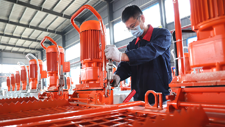 A worker operates at a production line in east China's Jiangsu Province, May 27, 2022. /CFP
