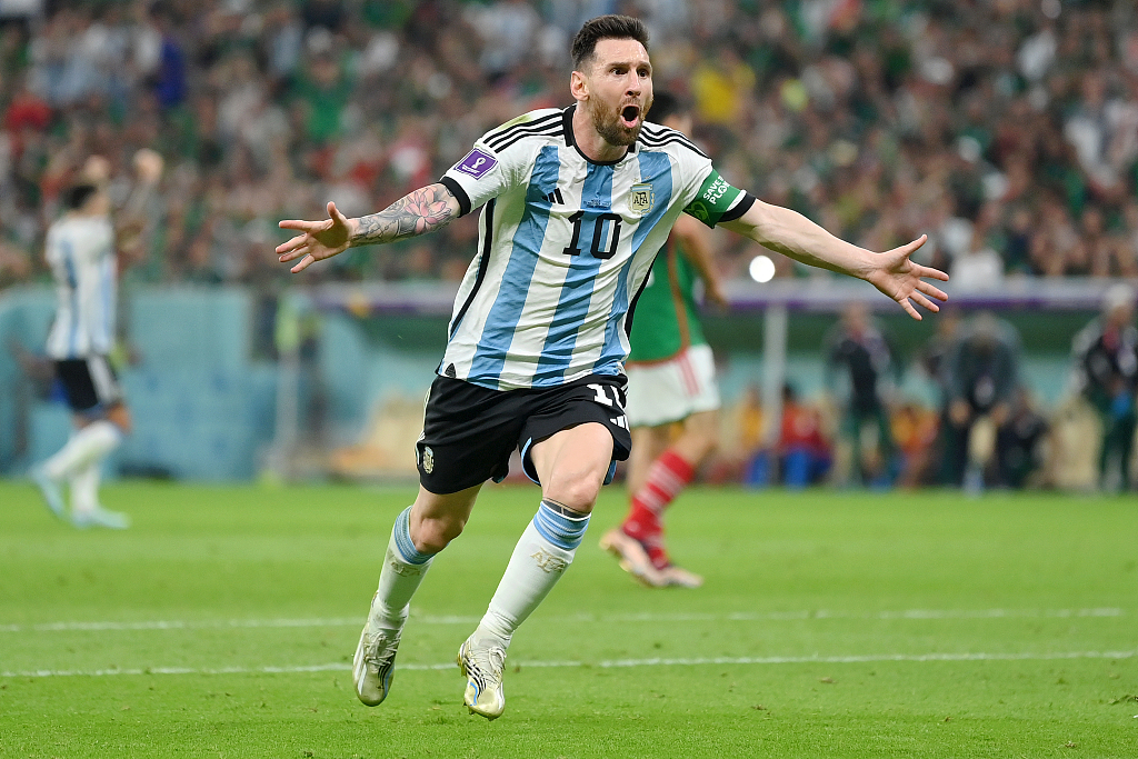 Lionel Messi celebrates scoring Argentina's first goal against Mexico during their World Cup group match at Lusail Stadium in Lusail, Qatar, November 26, 2022. /CFP