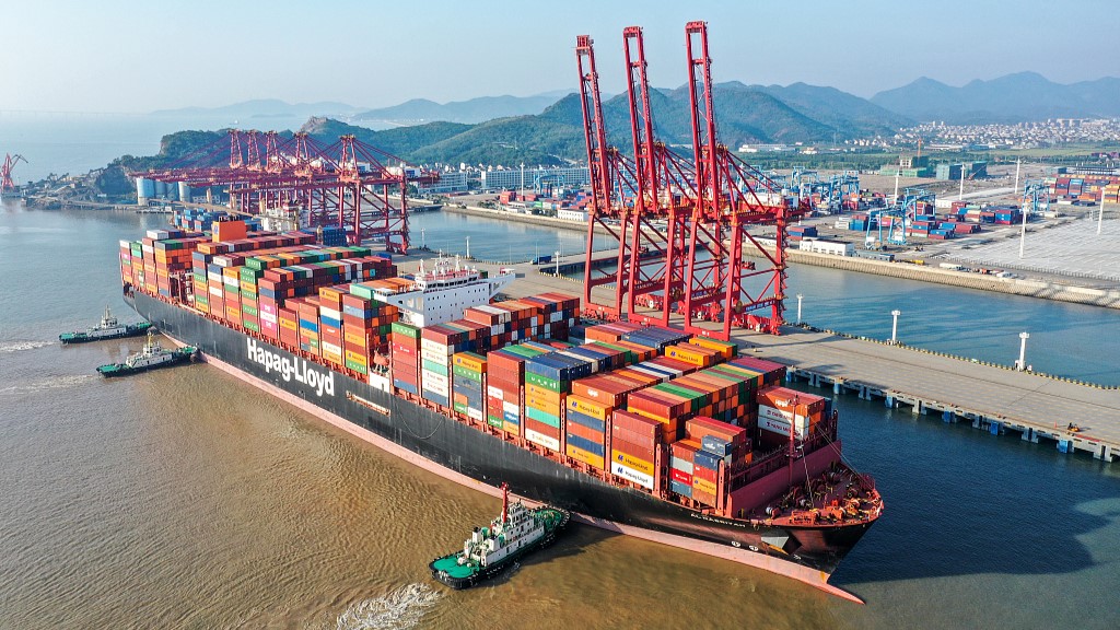 A container ship docks at Ningbo-Zhoushan Port, Zhejiang Province, China, September 6, 2022. /CFP