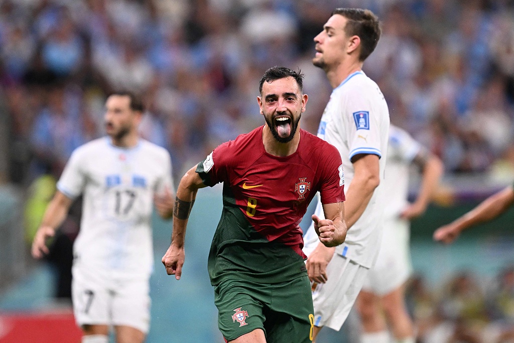 Portugal's Bruno Fernandes (C) make a face during their World Cup clash with Uruguay at Lusail Stadium in Lusail City, Qatar, November 28, 2022. /CFP