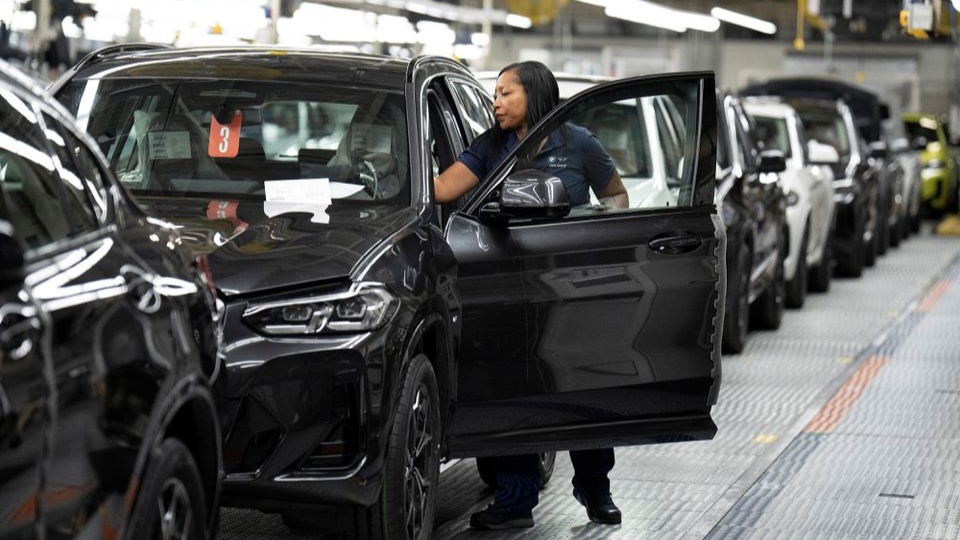An employee works at the BMW manufacturing plant in Greer, South Carolina, U.S., October 19, 2022. /Reuters