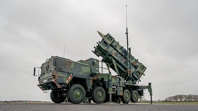 A combat-ready Patriot anti-aircraft missile system of the Bundeswehr's anti-aircraft missile squadron 1 stands on the airfield of Schwesing military airport in Germany, March 17, 2022. /CFP