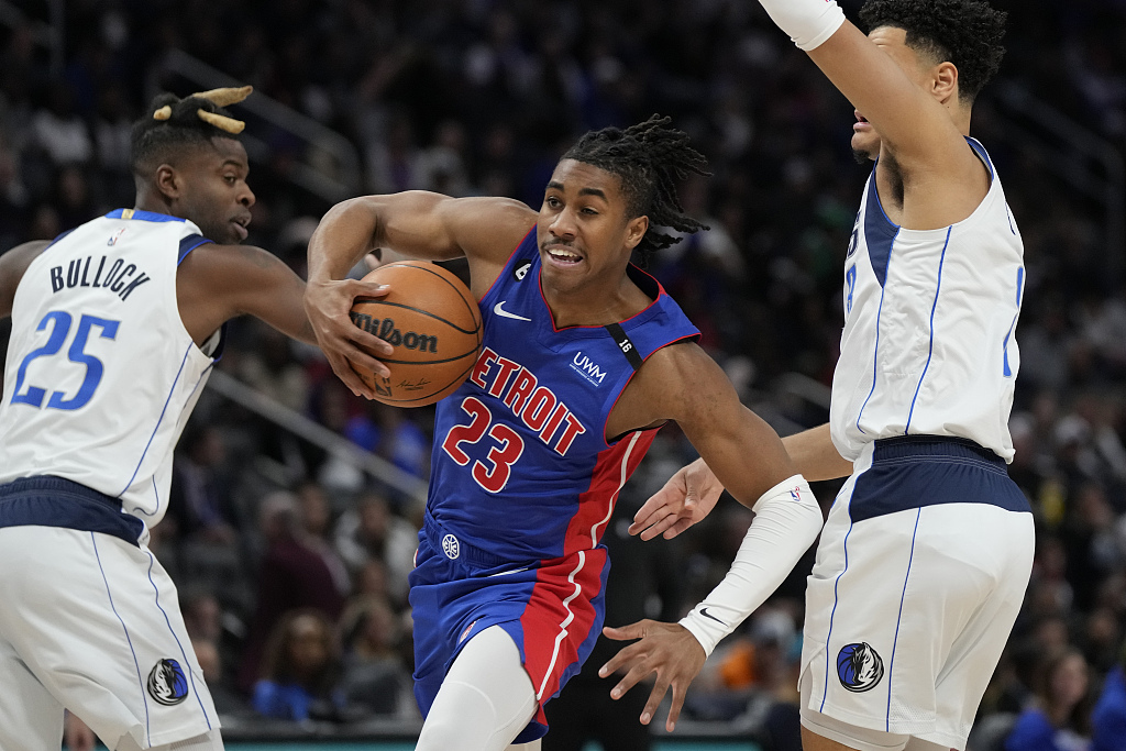 Jaden Ivey (#23) of the Detroit Pistons penetrates in the game against the Dallas Mavericks at the Little Caesars Arena in Detroit, Michigan, December 1, 2022. /CFP