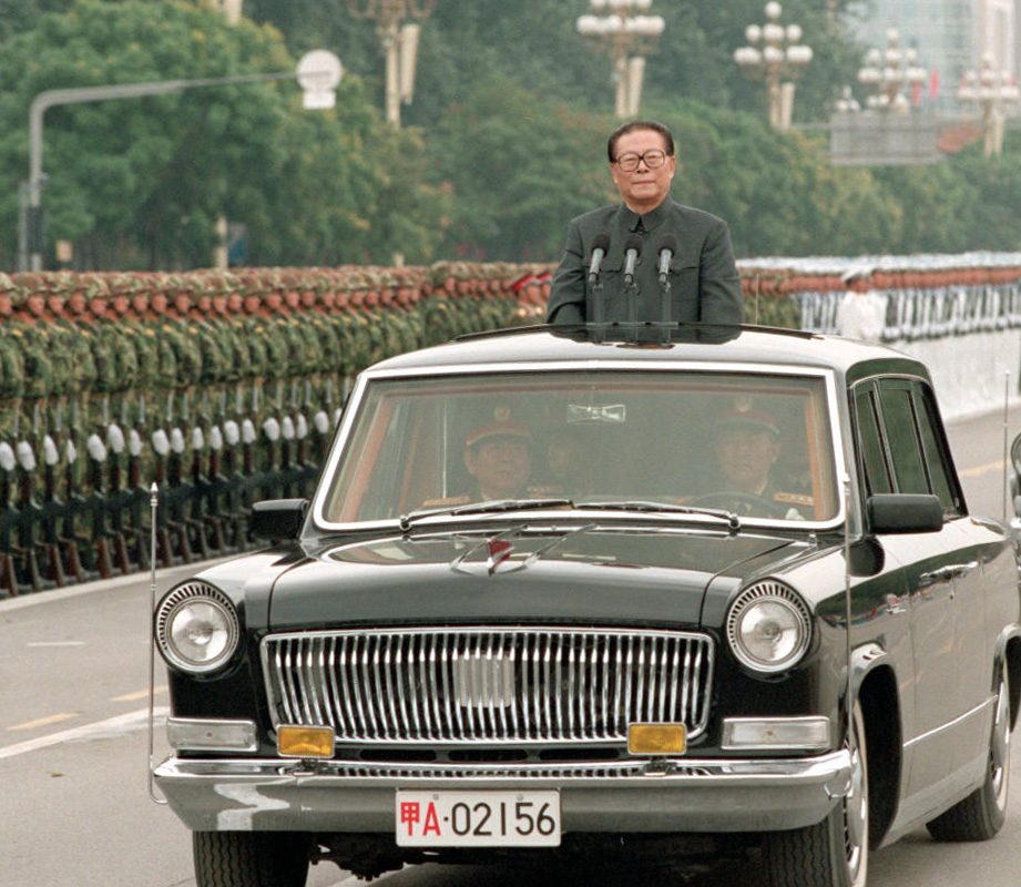 Jiang Zemin inspects the troops at the National Day parade in Tian'anmen Square, Beijing, October 1, 1999. /Xinhua