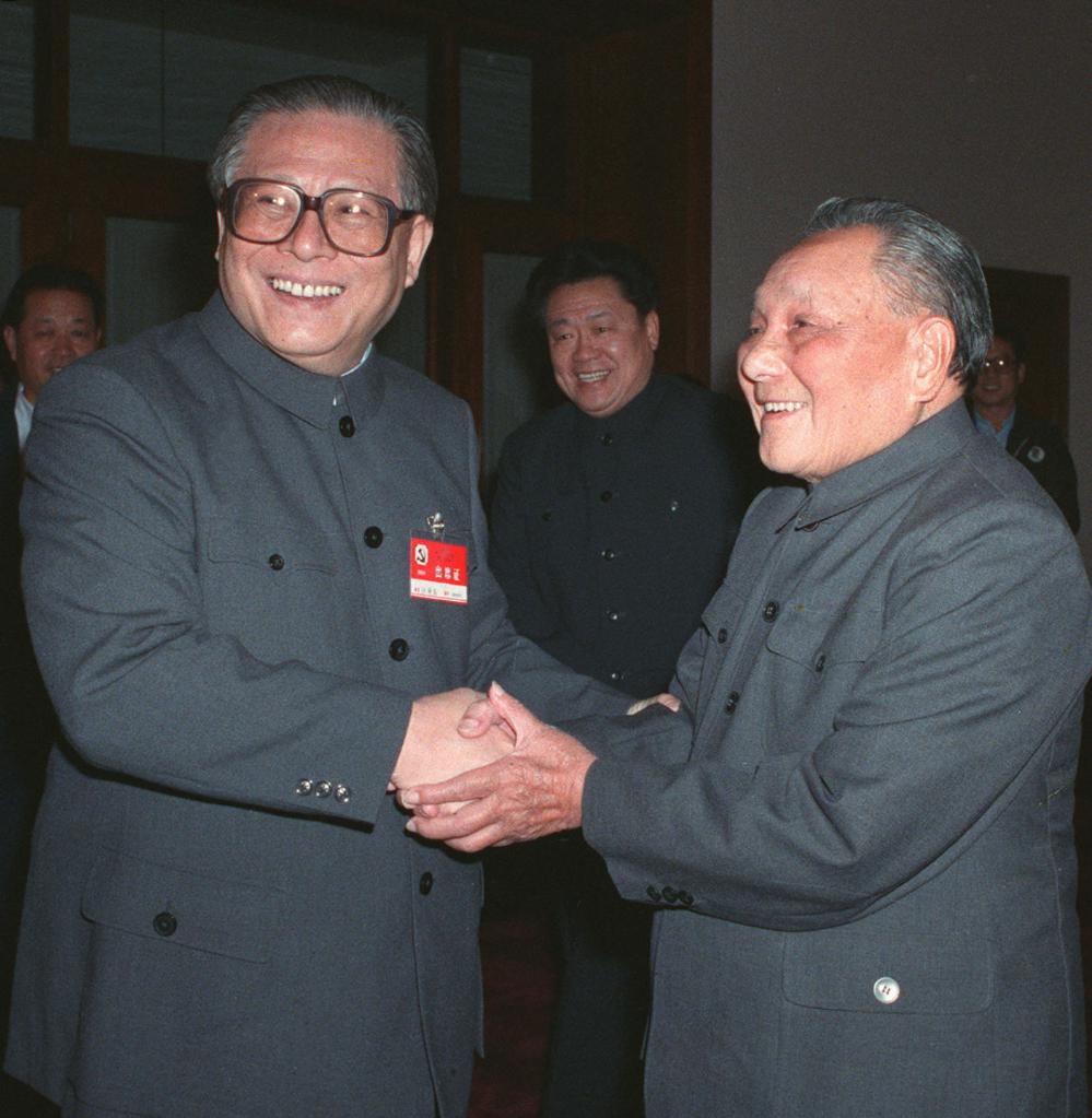 Jiang Zemin is greeted by Deng Xiaoping during the fifth plenary session of the 13th Communist Party of China Central Committee, held in Beijing, November 6-9, 1989. /Xinhua