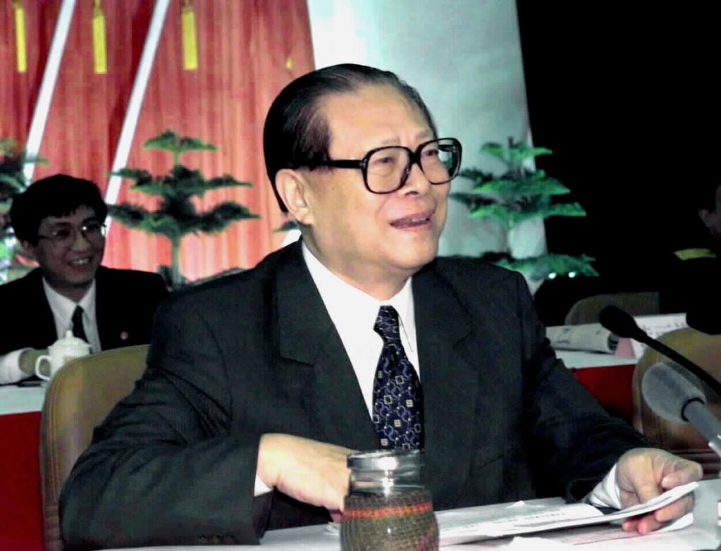 Jiang Zemin delivers an important speech at a meeting with leading officials of Gaozhou City, Guangdong Province, February 20, 2000. During his inspection tour of Guangdong in February 2000, Jiang propounded the important Theory of Three Represents. /Xinhua
