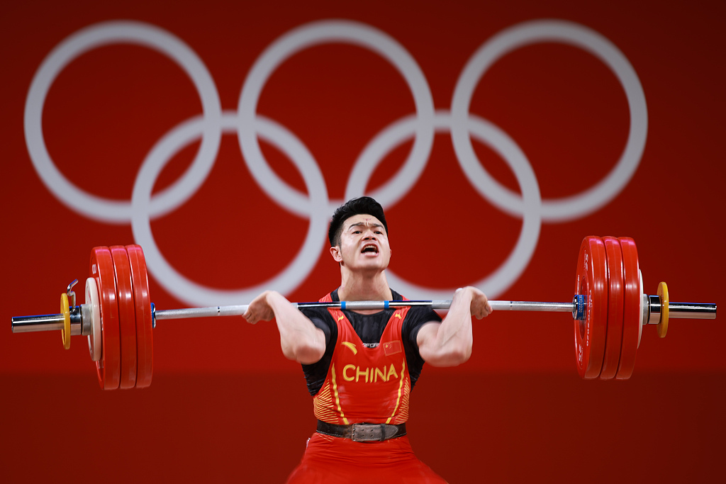 China's weightlifter Shi Zhiyong competes in the men's 73kg event at the Tokyo Olympics in Japan, July 28, 2021. /CFP
