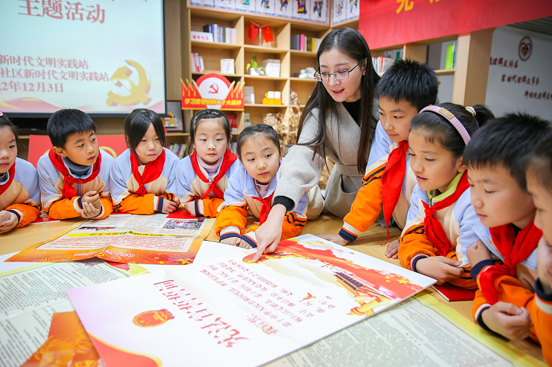 Elementary school students learn about the Constitution in Rugao, east China's Jiangsu Province, December 3, 2022. /CFP