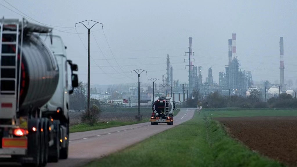 Tanker trucks travel towards the TotalEnergies SE Grandpuits oil refinery in Grandpuits-Bailly-Carrois, France, December 1, 2022. /CFP