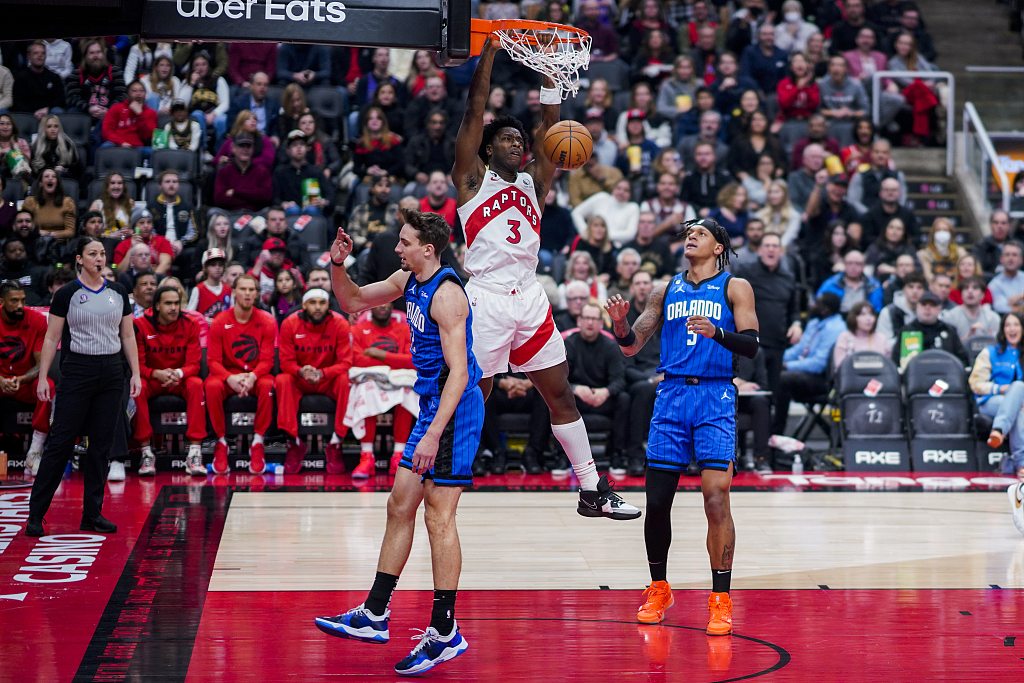 OG Anunoby (#3) of the Toronto Raptors dunks in the game against the Orlando Magic at Scotiabank Arena in Toronto, Canada, December 3, 2022. /CFP
