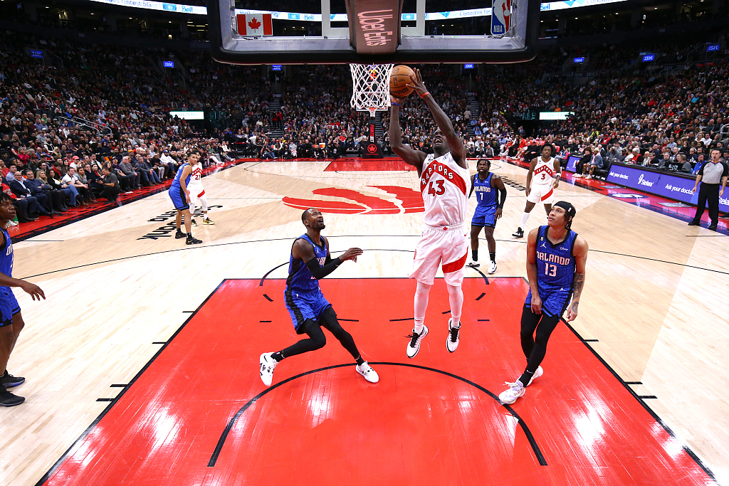 Paskal Siakam (#43) of the Toronto Raptors drives toward the rim in the game against the Orlando Magic at Scotiabank Arena in Toronto, Canada, December 3, 2022. /CFP