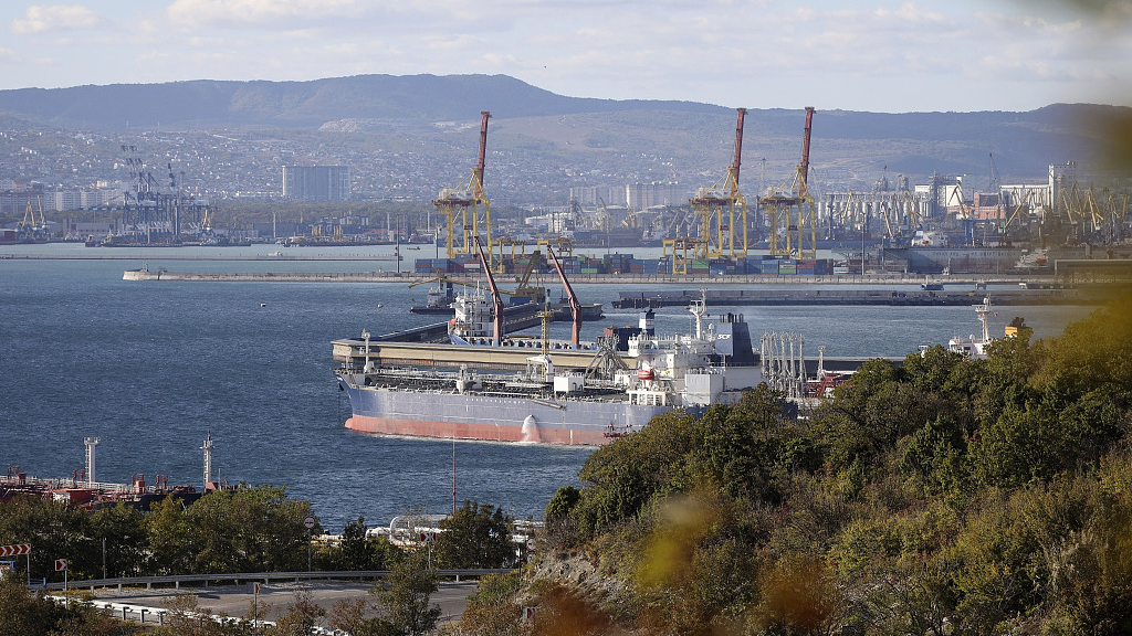 An oil tanker is moored at the Sheskharis complex, part of Chernomortransneft JSC, a subsidiary of Transneft PJSC, Novorossiysk, Russia, October 11, 2022. /CFP
