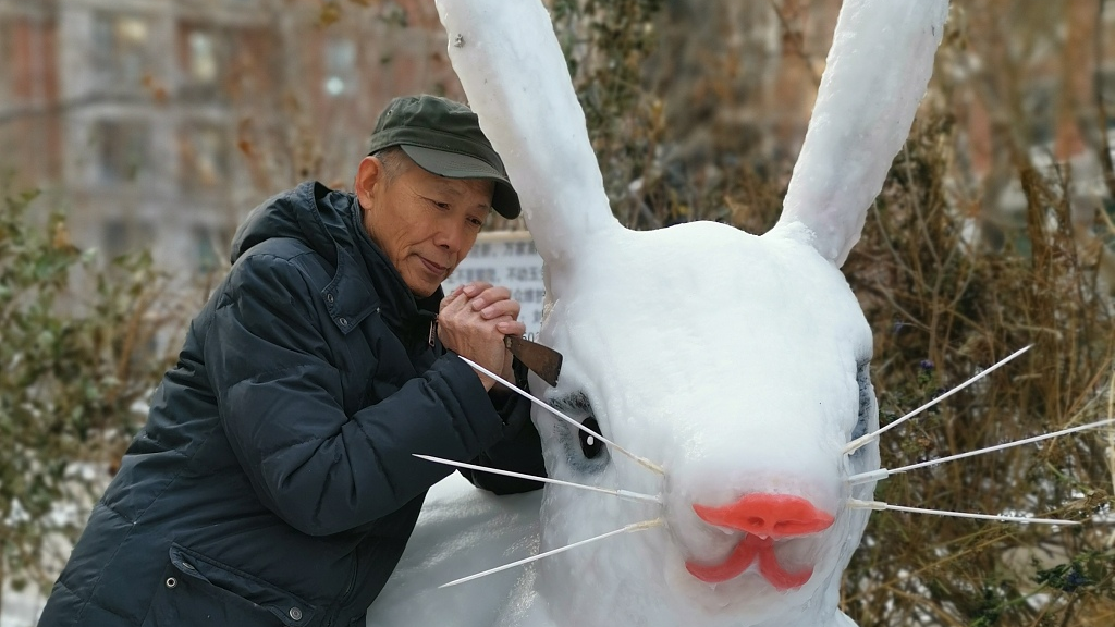 Liu Zhenyuan, who is 71-year-old, makes a 