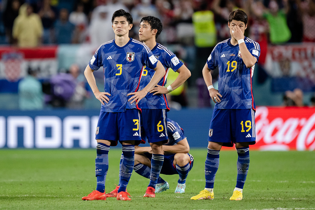 Players of Japan look on after losing to Croatia over penalties in the FIFA World Cup Round of 16 game at Al Janoub Stadium in Qatar, December 5, 2022. /CFP