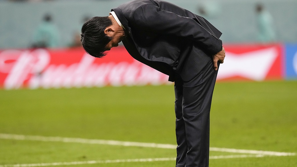 Japanese coach Hajime Moriyasu bows after losing their penalty shootout against Croatia at the World Cup at the Al Janoub Stadium in Al Wakrah, Qatar, December 5, 2022. /CFP