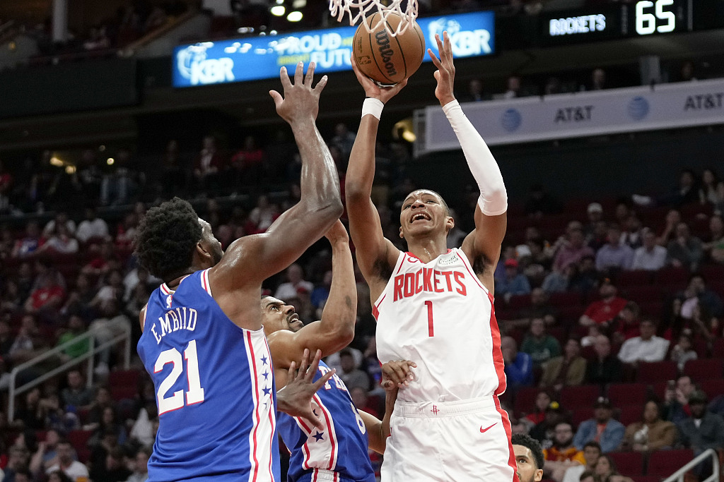 Jabari Smith Jr. (#1) of the Houston Rockets shoots in the game against the Philadelphia 76ers at Toyota Center in Houston, Texas, December 5, 2022. /CFP