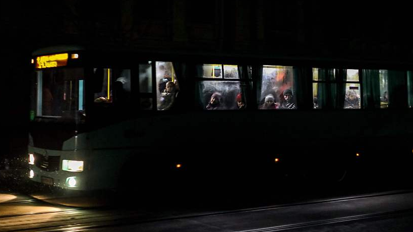 Passengers ride in a city bus down a street during a power cut in downtown Odessa, Ukraine, December 5, 2022. /CFP