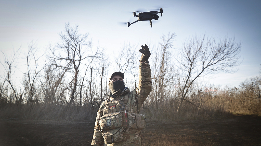 A Ukrainian serviceman flies a drone during an operation against Russian positions in the Donetsk region, December 4, 2022. /CFP