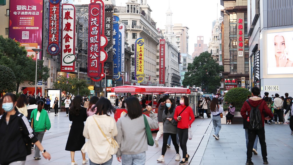 Shoppers walk on the Nanjing Road Pedestrian Street, Shanghai, China, October 29, 2022. /CFP
