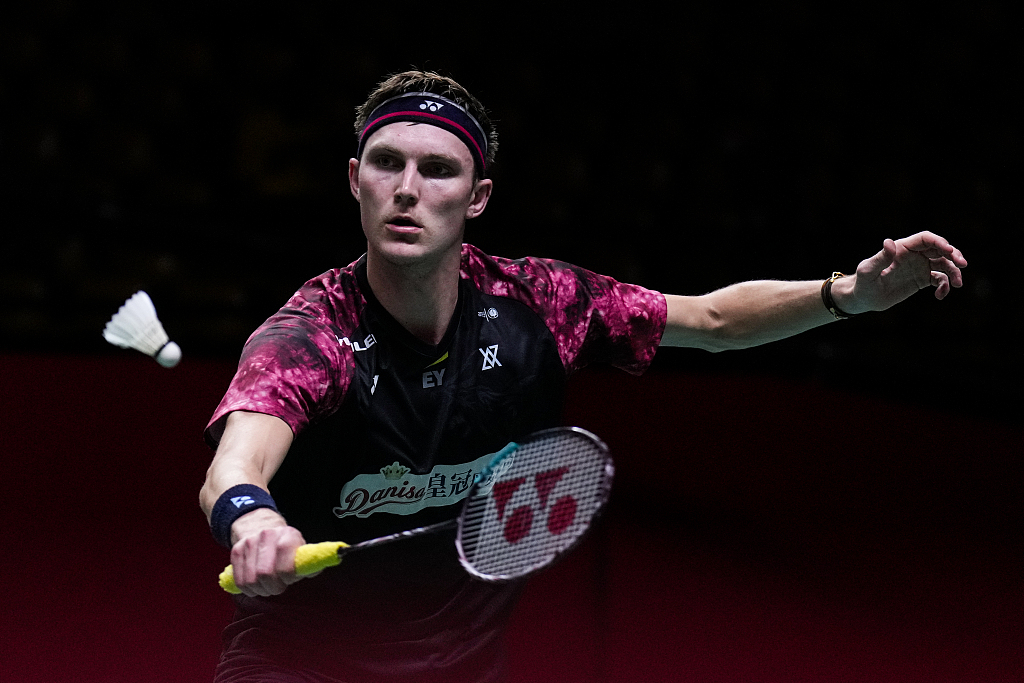 Viktor Axelsen of Denmark competes in the men's singles match against Lu Guangzu of China at the BWF World Tour Finals in Bangkok, Thailand, December 7, 2022. /CFP