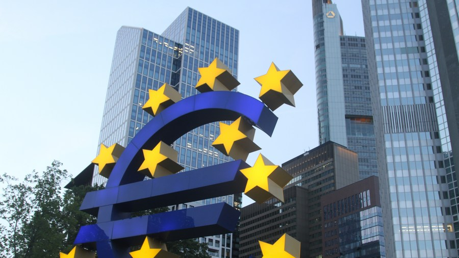 The Euro sculpture in Frankfurt, Germany, July 12, 2022. /Xinhua