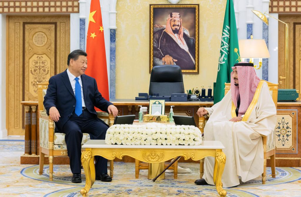 Chinese President Xi Jinping meets with King Salman bin Abdulaziz Al Saud of Saudi Arabia at Riyadh's al-Yamamah Palace in Saudi Arabia, December 8, 2022. /Xinhua
